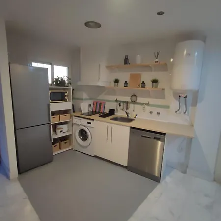 Apartman Lucia Sea View דירה פואנגירולה